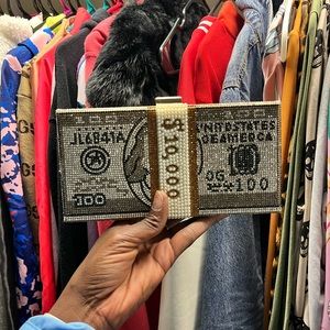 Silver diamond money purse. In great condition no diamonds are missing.